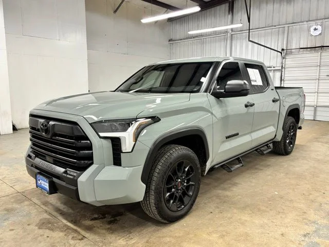 Used 2025  Toyota SR5 image 3