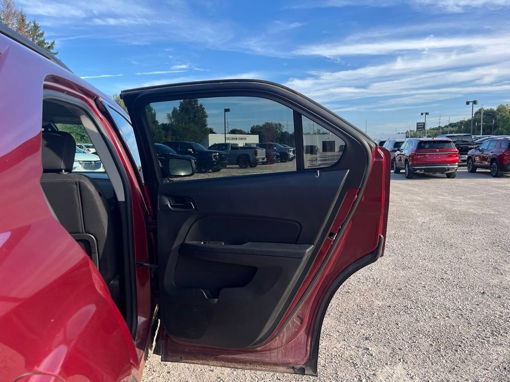 Used 2010 Cardinal Red Metallic Chevrolet LT w/1LT image 32