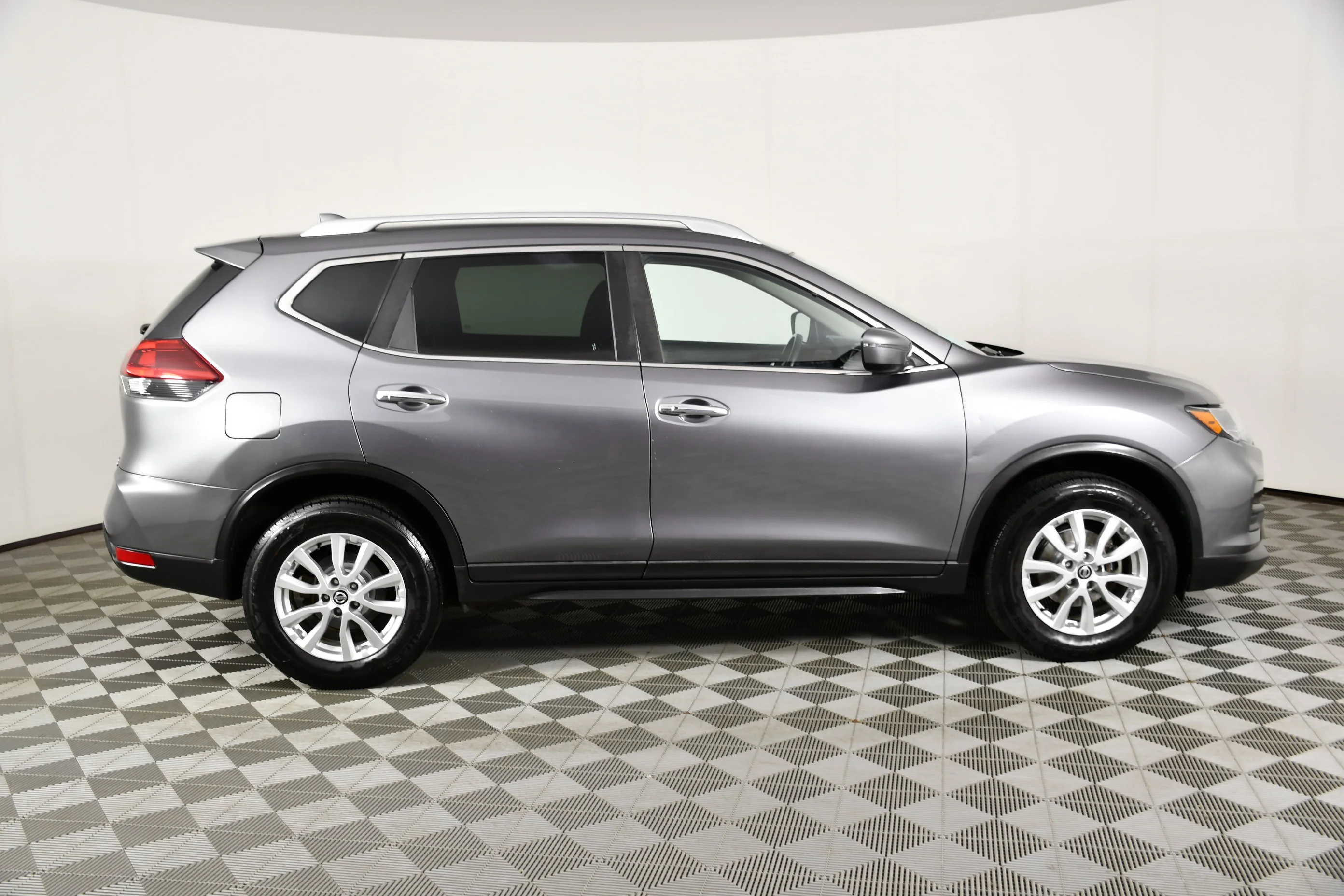 Used 2018 Gun Metallic Nissan SV image 5