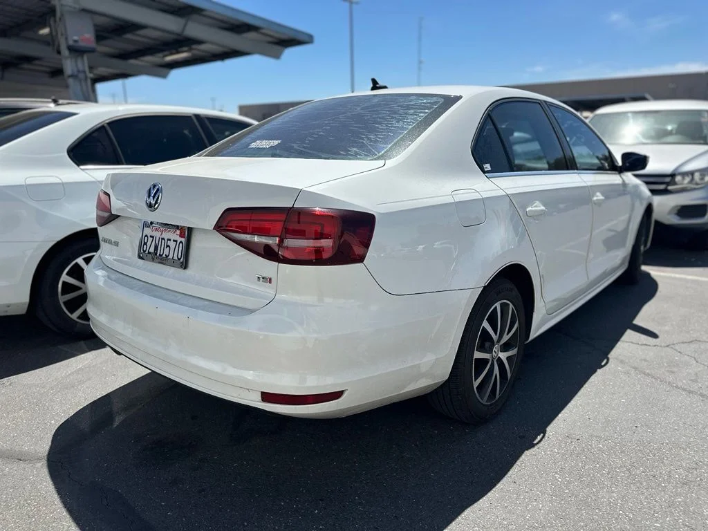 Used 2018 Pure White Volkswagen 1.4T SE image 4