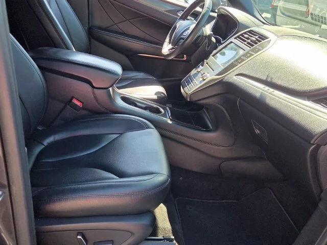 Used 2019 Magnetic Gray Metallic Lincoln Standard image 12