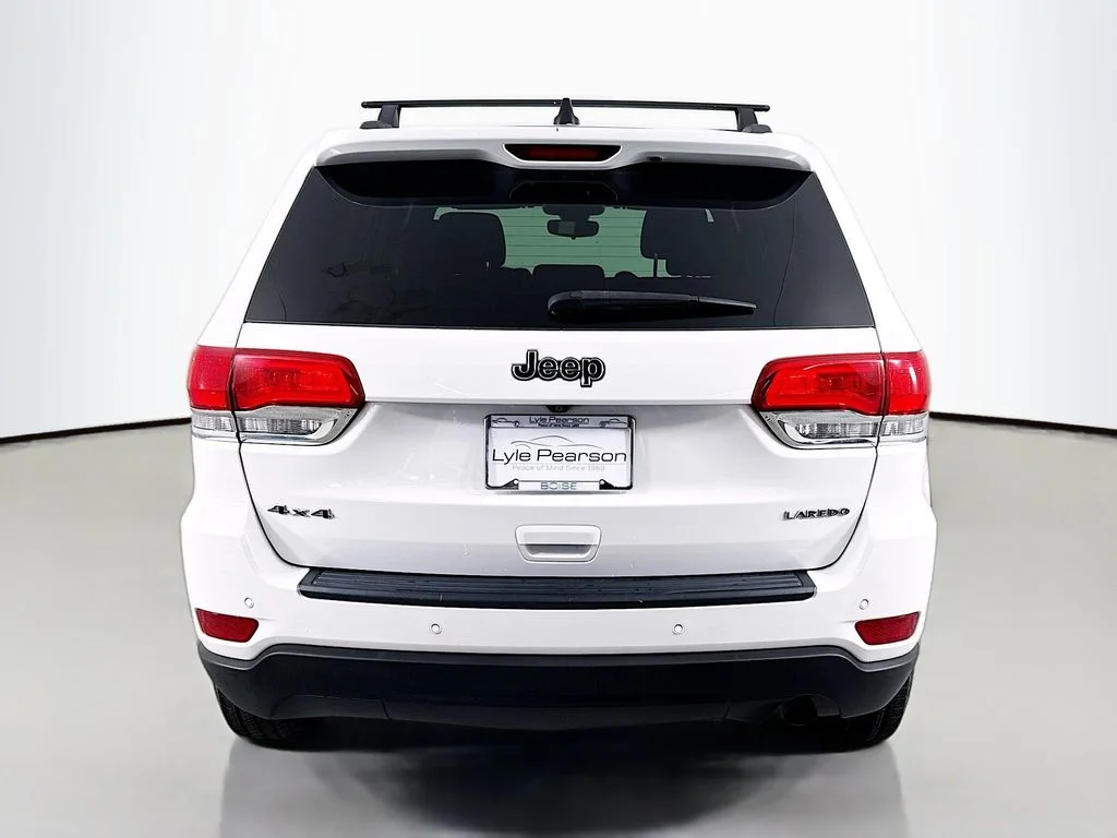 Used 2017 White Jeep Laredo image 10