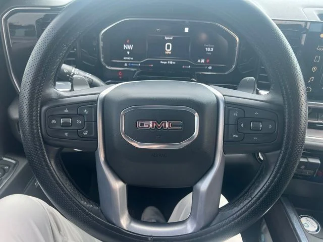 Used 2022 White GMC SLT image 31