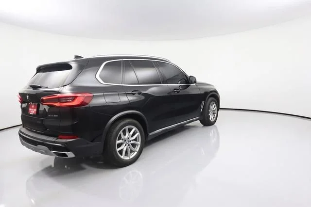 Used 2020 Black BMW xDrive40i image 2