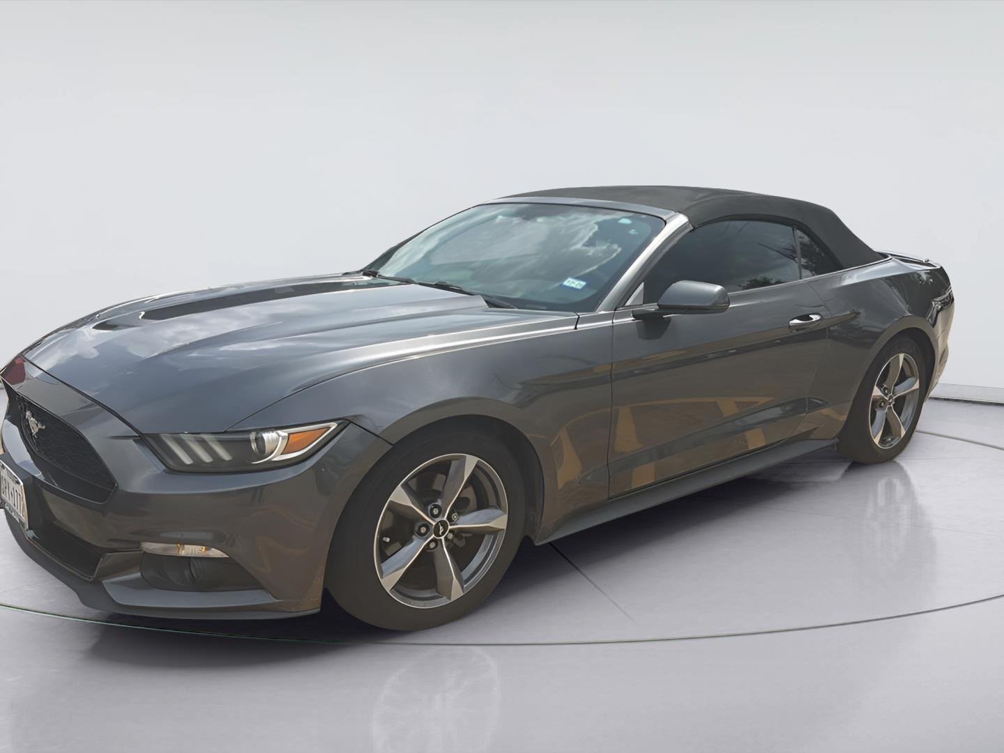 Used 2015 Black Ford V6 image 1