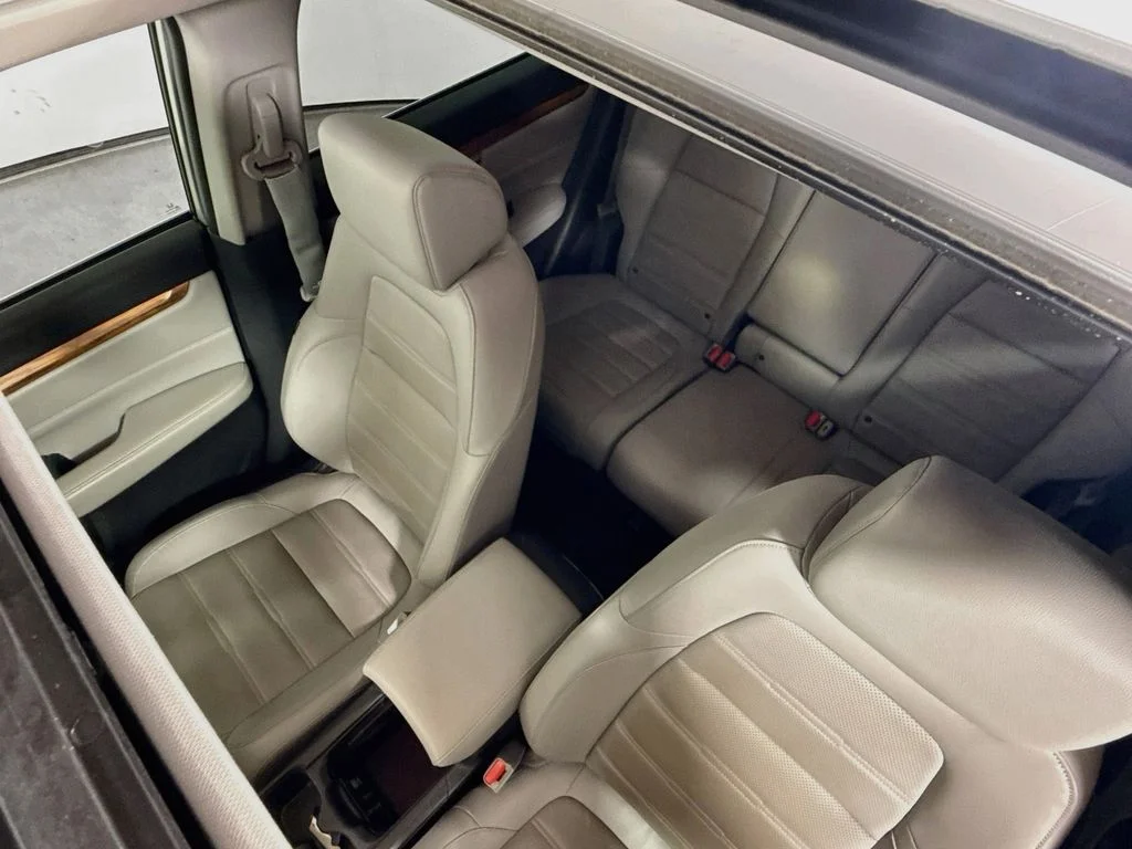 Used 2019 Lunar Silver Metallic Honda Touring image 19