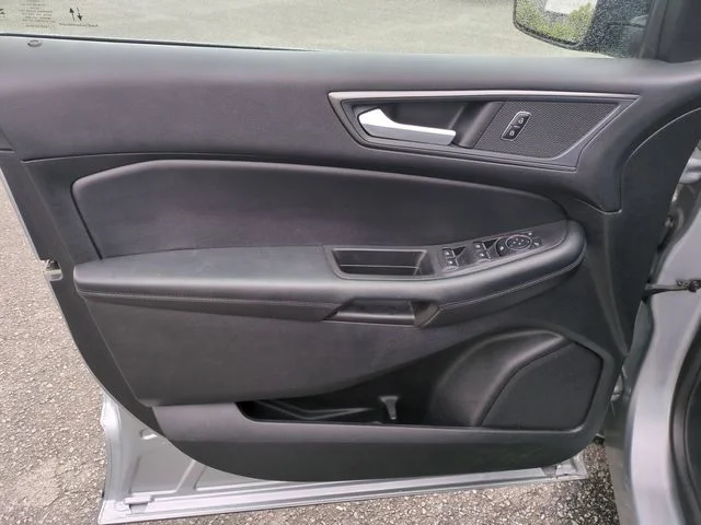 Used 2024 Silver Ford SE image 12