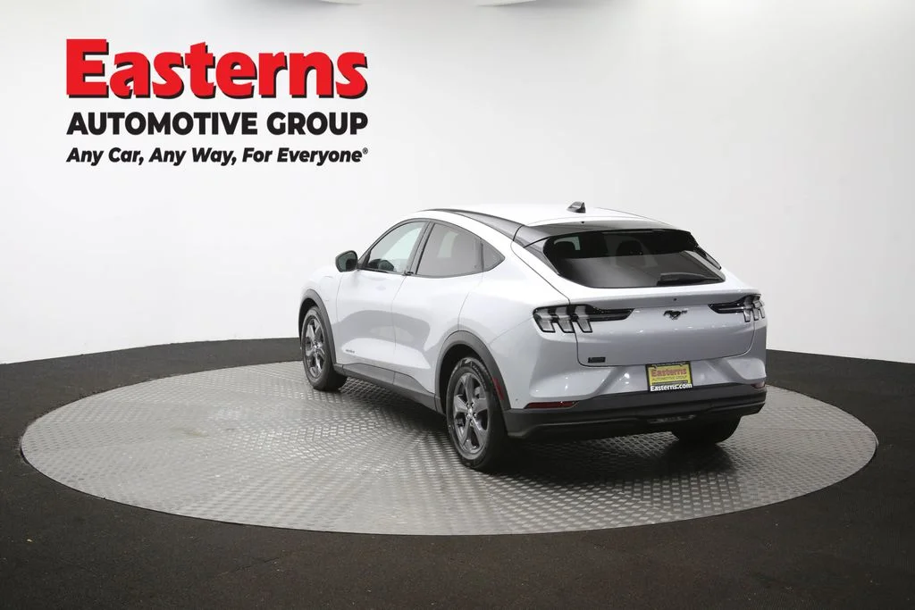 Used 2023 White Ford Select image 64