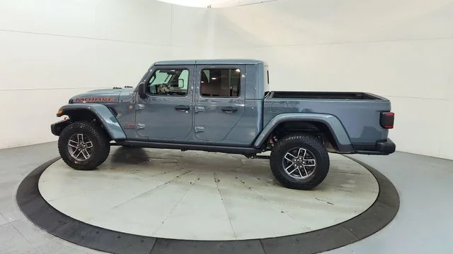 Used 2025 Gray Jeep Mojave image 6