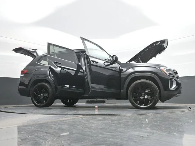New 2026 Black Volkswagen 2.0T SE w/Technology image 31