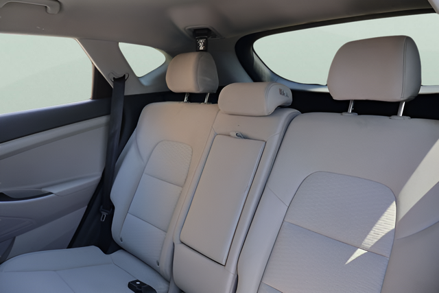 Used 2020 Silver Hyundai SE image 14