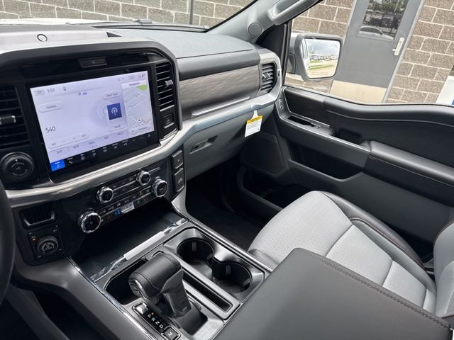New 2026 Star White Metallic Tri-Coat Ford Lariat image 58