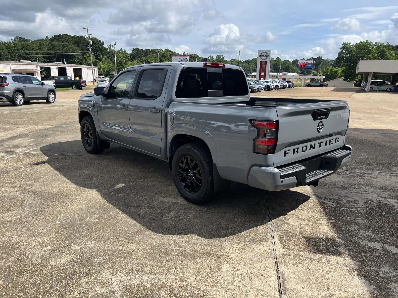 New 2026 Boulder Gray Pearl Nissan Crew Cab SV image 5
