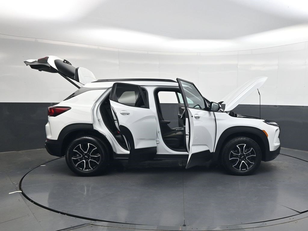 Used 2024 Summit White Chevrolet ACTIV image 39