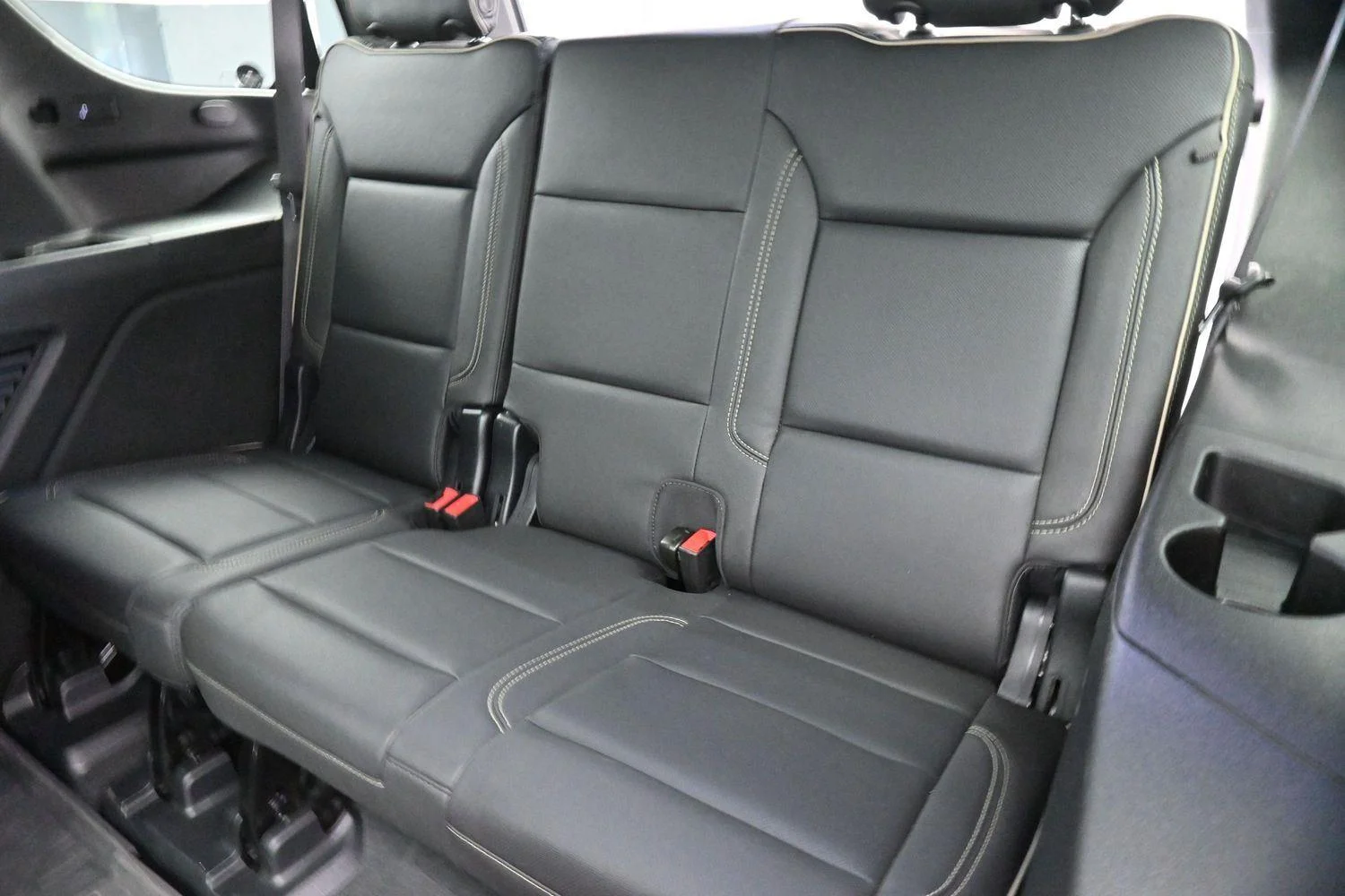 Used 2023 Iridescent Pearl Tricoat Chevrolet Premier image 35