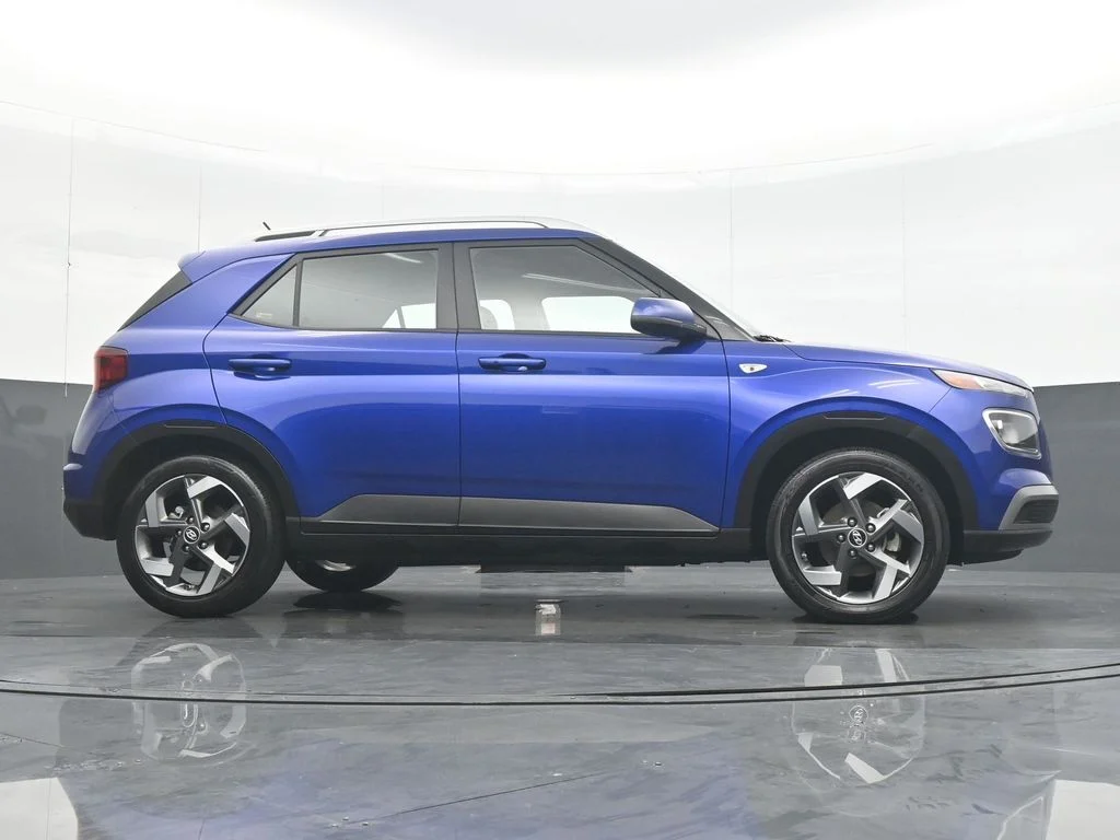 Used 2025 Blue Hyundai SEL image 31