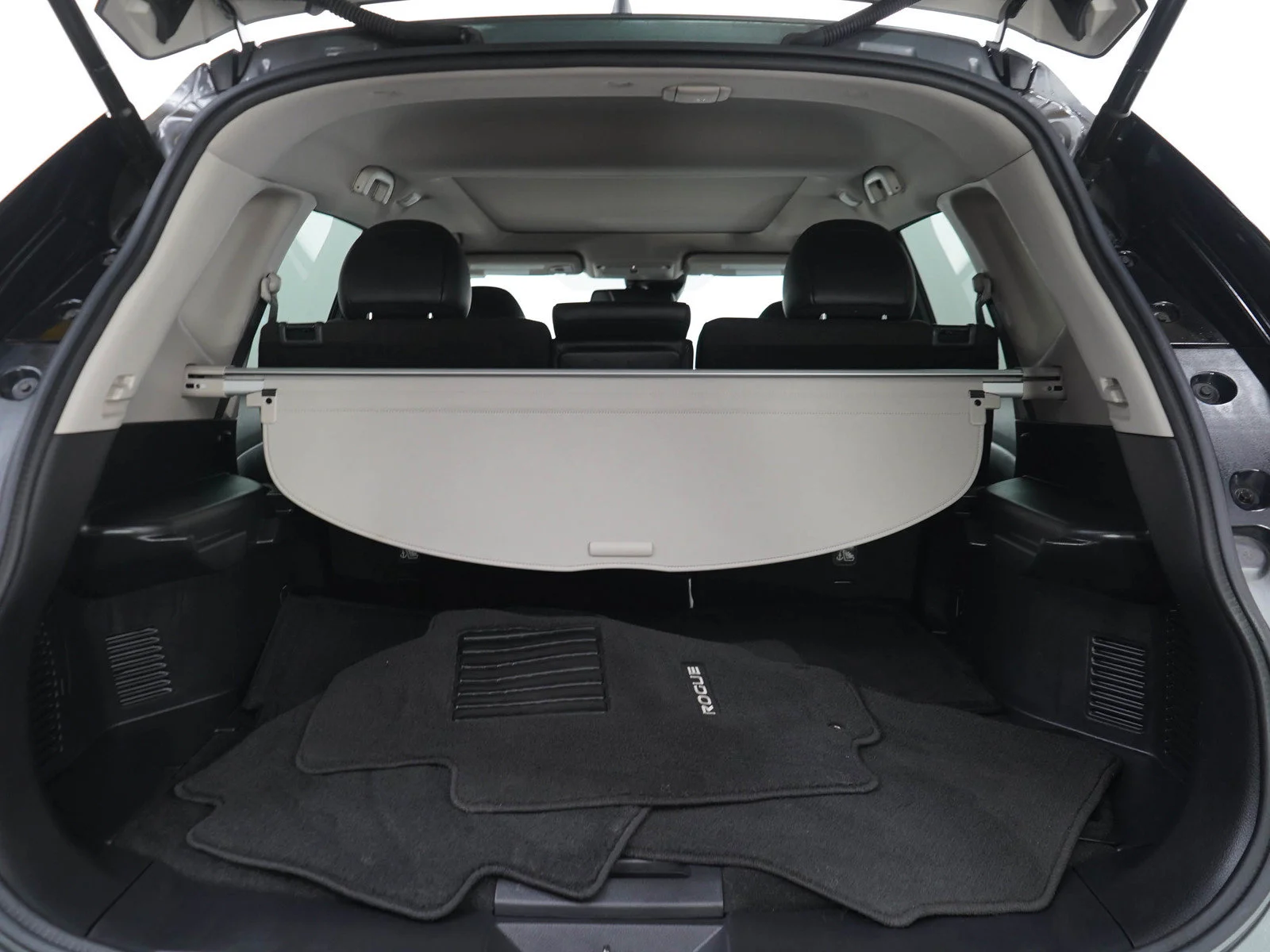 Used 2020 Gun Metallic Nissan SL image 9