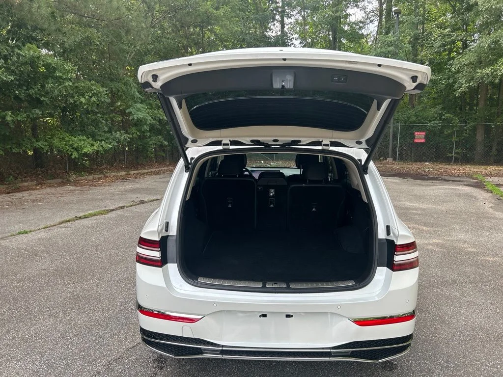 Used 2025 White Genesis 2.5T image 31
