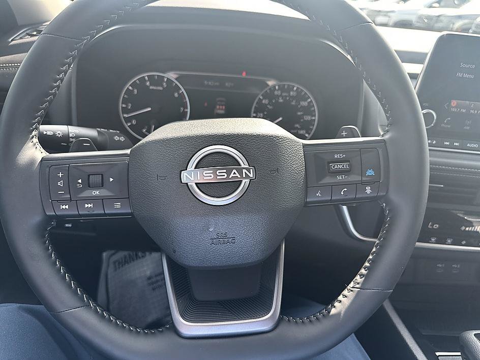 Used 2025 Everest White Pearl Nissan SV image 23