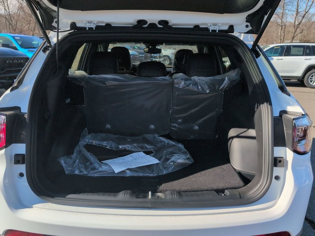 New 2026 Bright White Clearcoat Jeep Latitude image 24