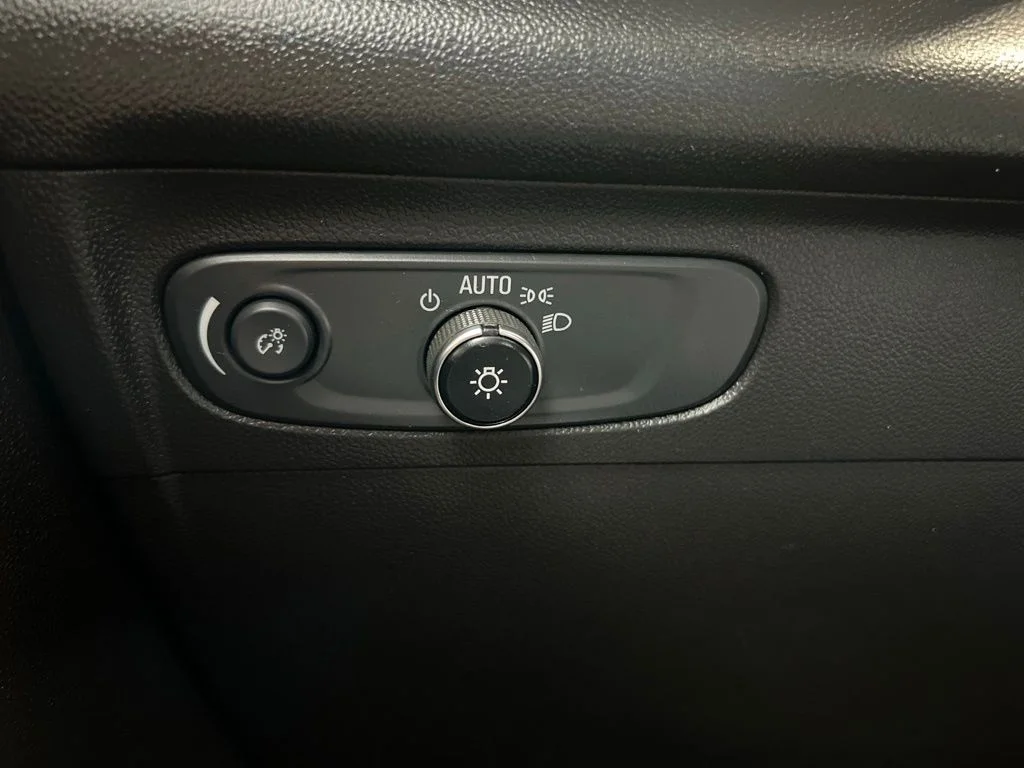 Used 2021 Cinnabar Metallic Buick Preferred image 32