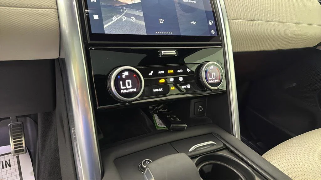 Used 2022  Land Rover S R-Dynamic image 23