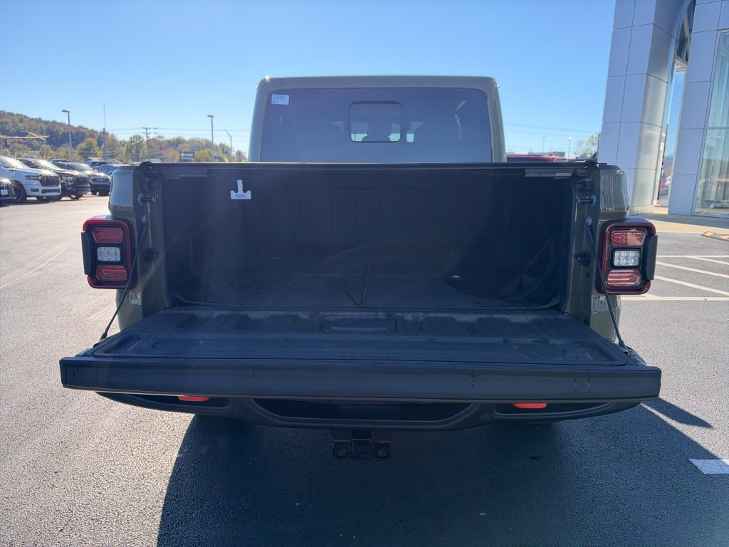 Used 2025 Green Jeep Mojave image 4