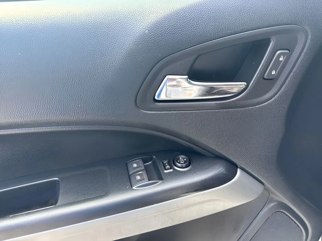 Used 2022 White Chevrolet LT image 13