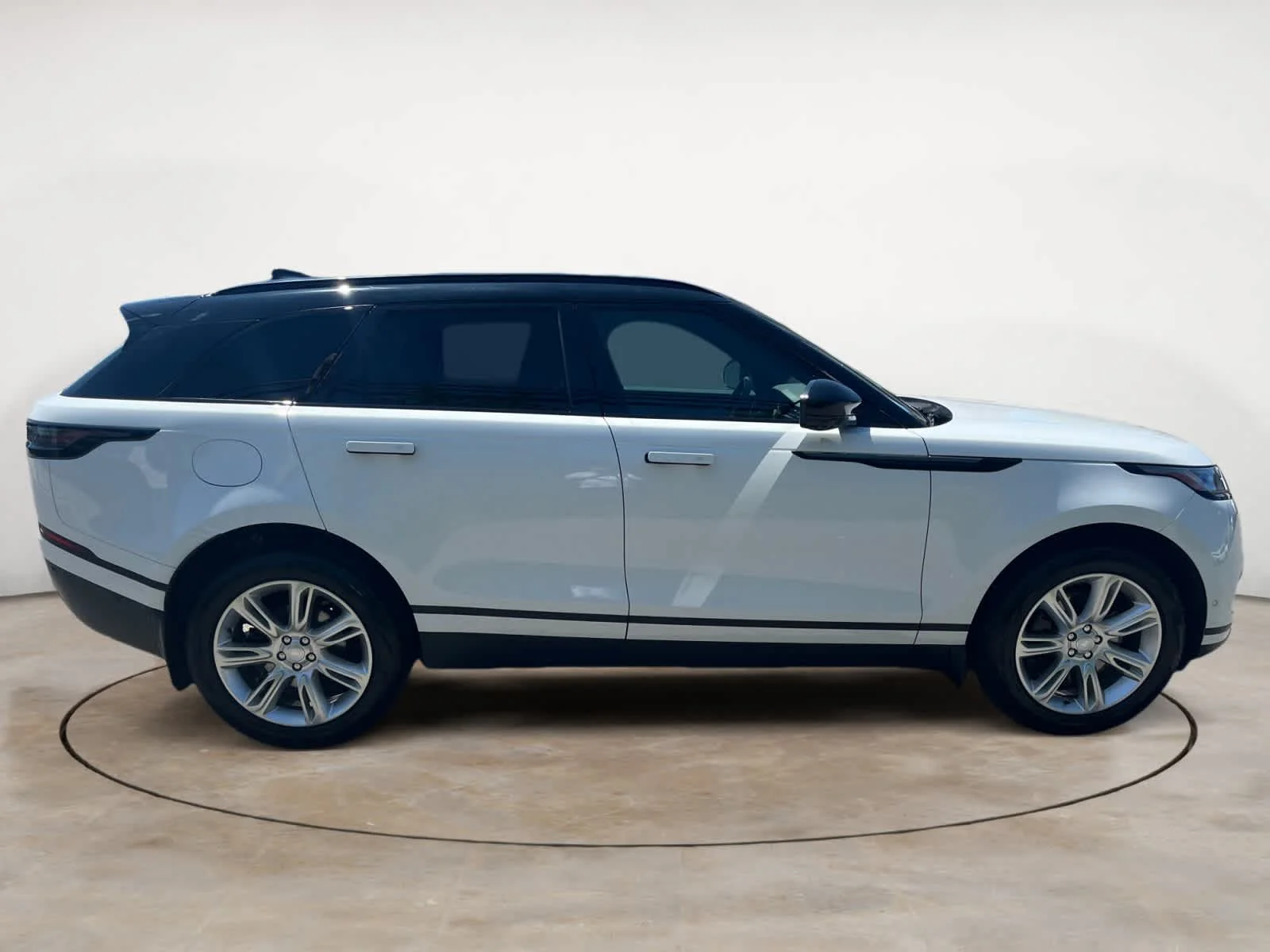 Certified Used 2026 Fuji White Land Rover S image 6