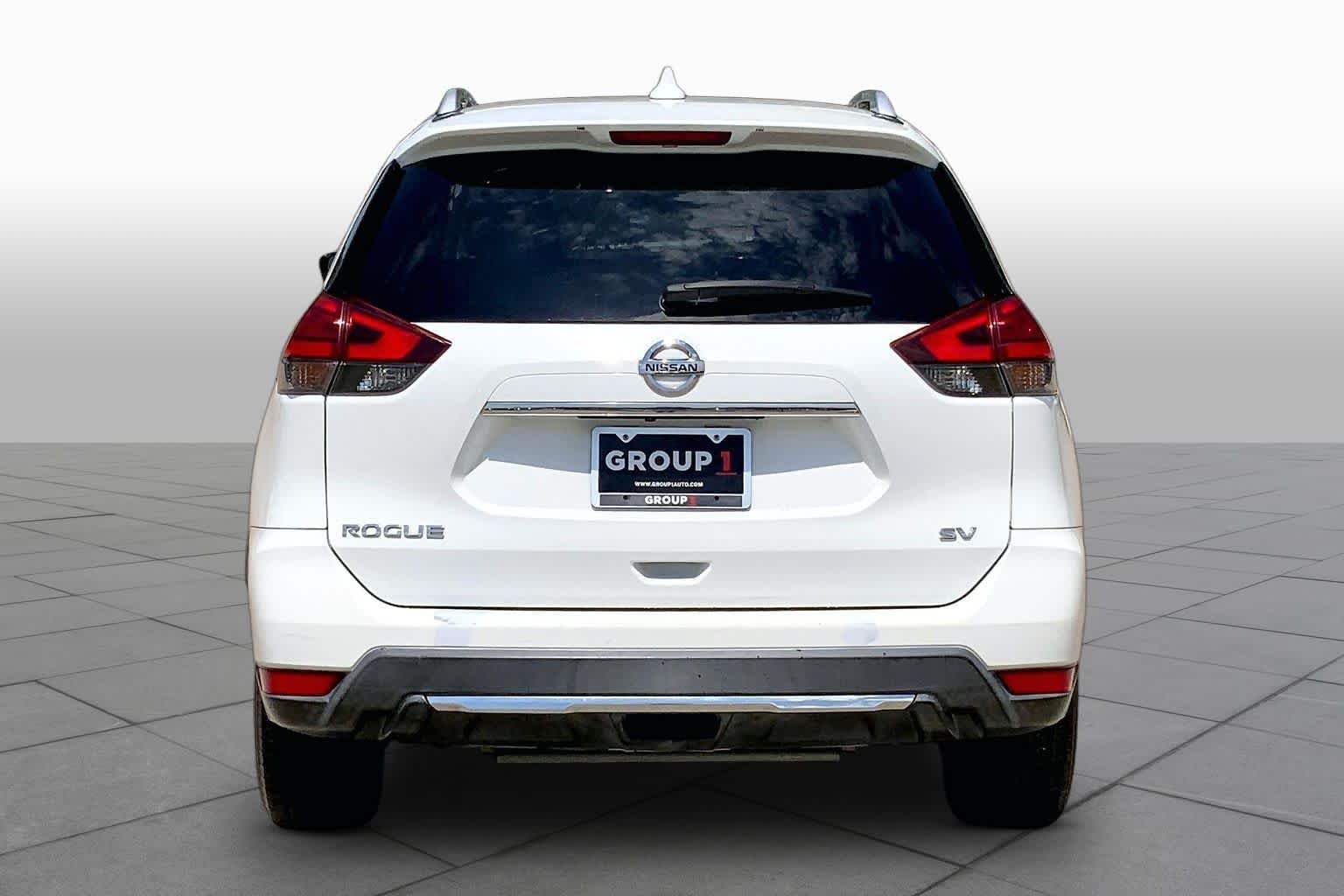 Used 2017 Glacier White Nissan SV image 4