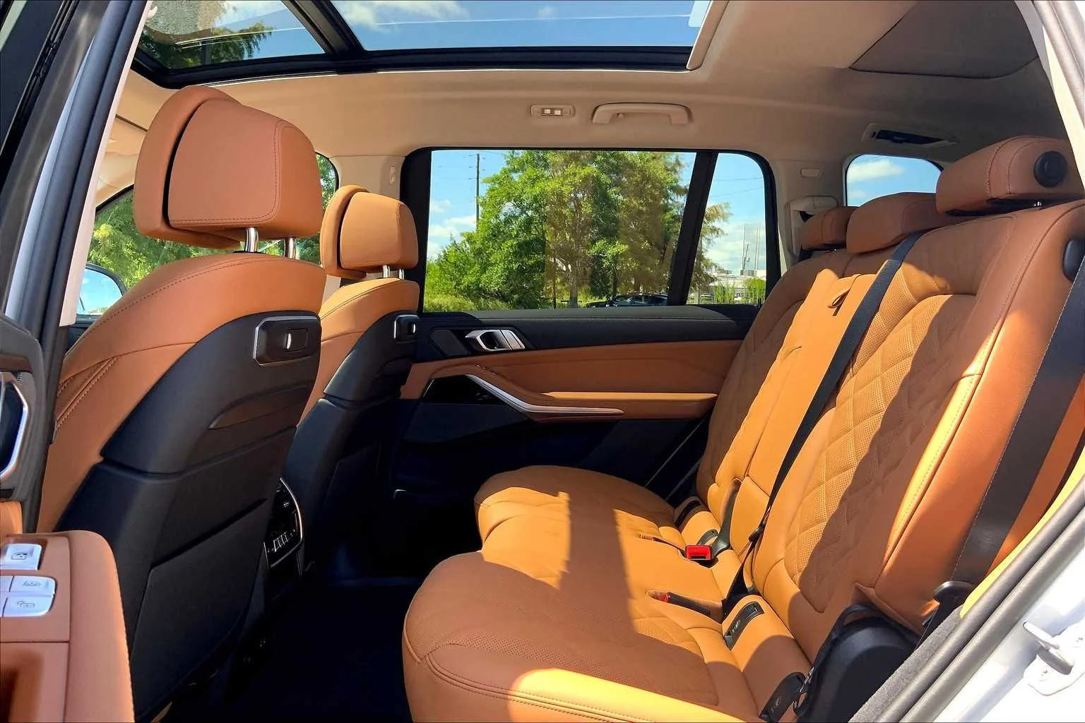 New 2026 Mineral White Metallic BMW xDrive40i image 18