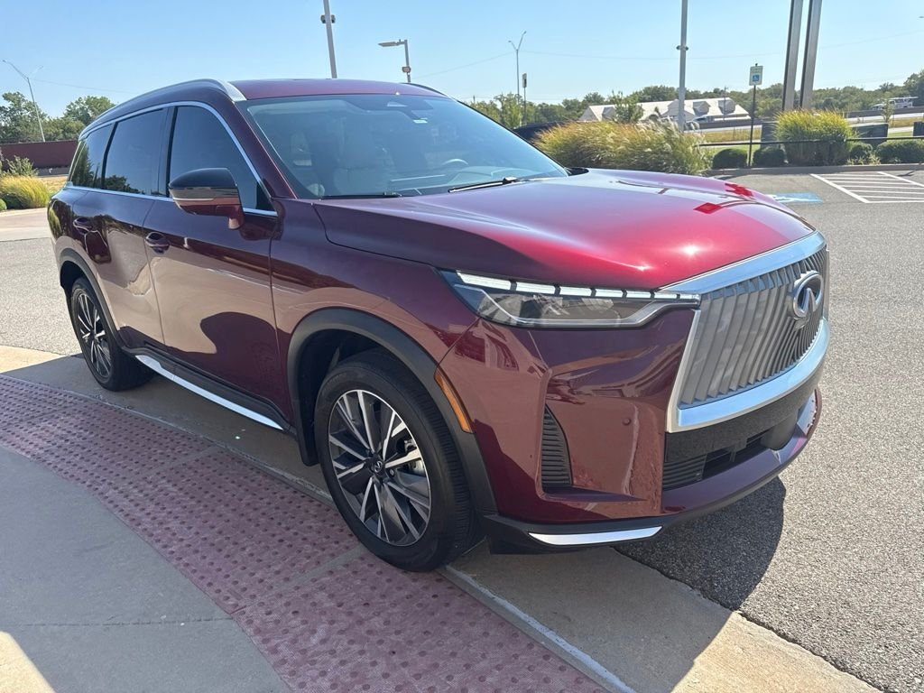 Used 2026 Red INFINITI LUXE image 3