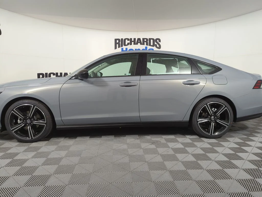 New 2026 Urban Gray Pearl Honda SE image 2
