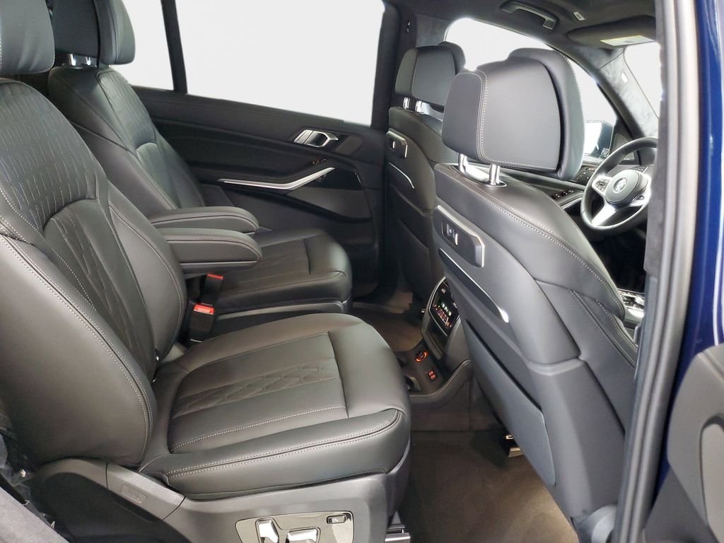2026 BMW X7 40i - Photo 21