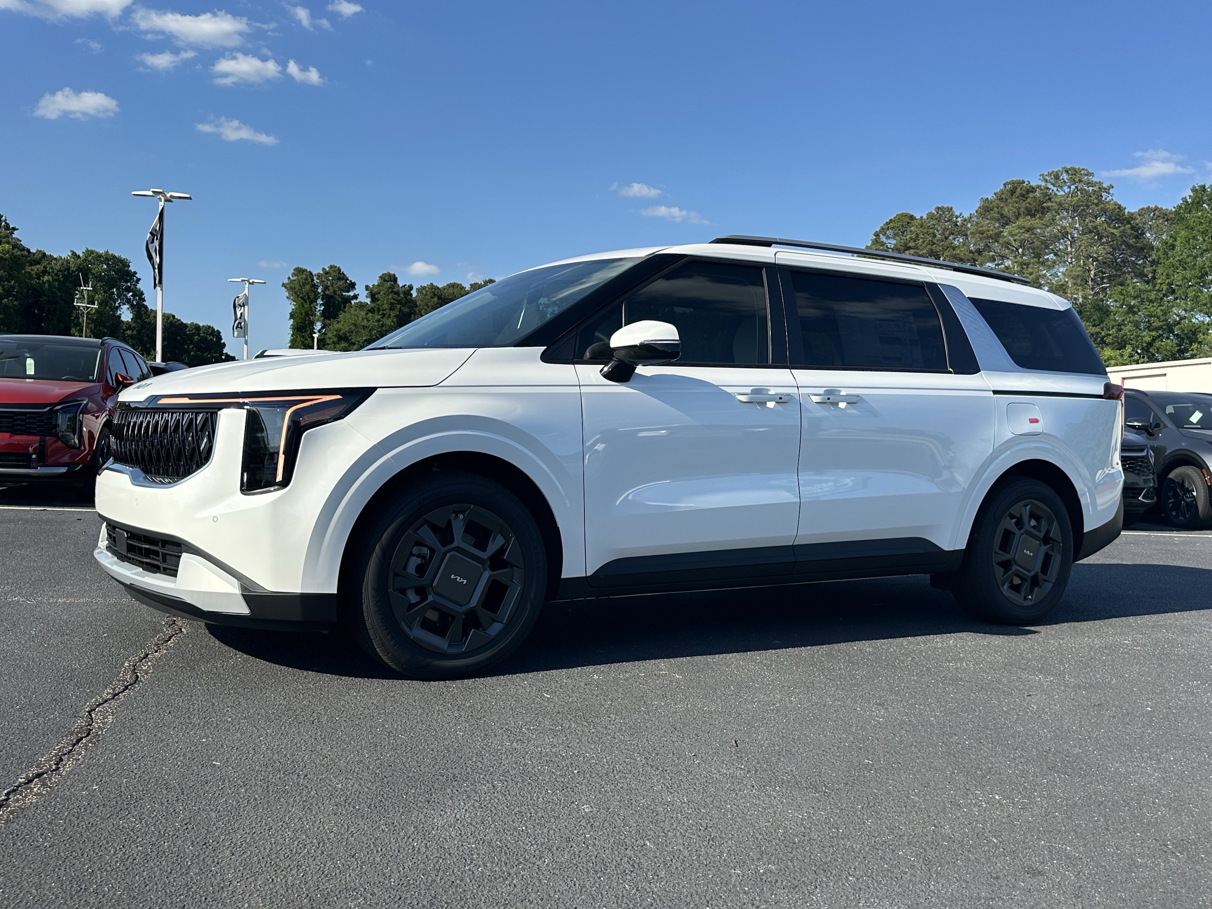 New 2026 Snow White Pearl Kia EX image 4
