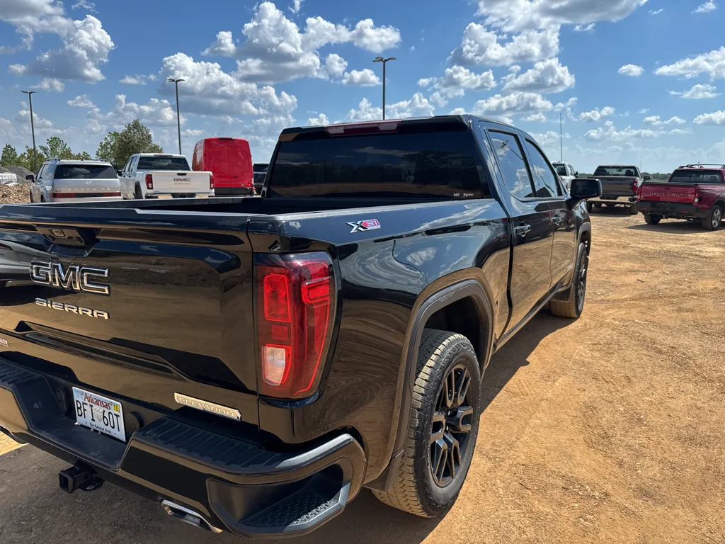 Used 2025 Onyx Black GMC Elevation image 5