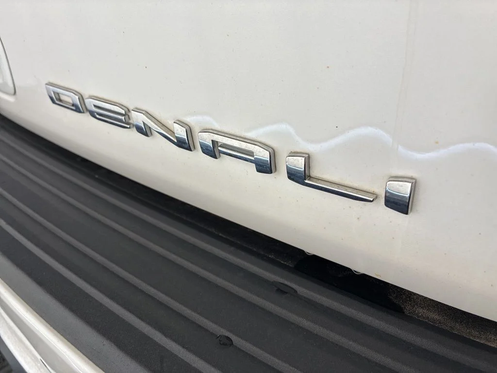 Used 2022 White GMC Denali image 38