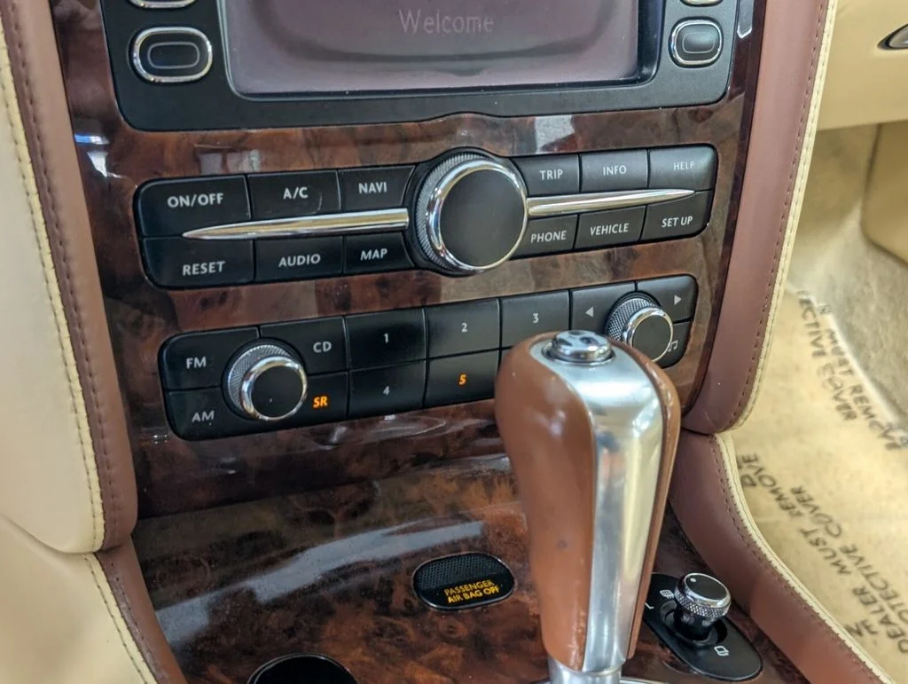Used 2008 White Bentley Base image 20