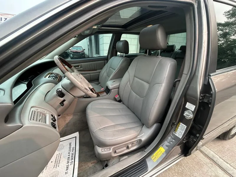 Used 2004 Gray Toyota XLS Sedan 4D image 38