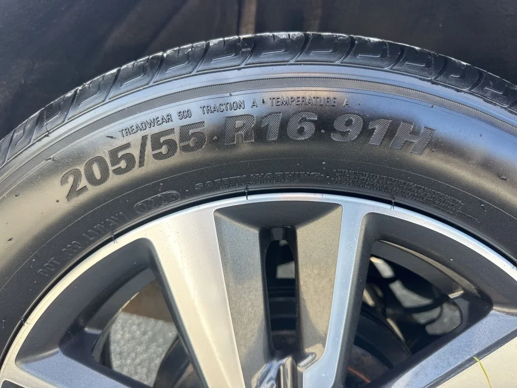 Used 2025 Silver Nissan 1.6 SV image 28