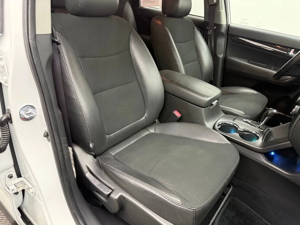 Used 2012 White Kia EX image 32