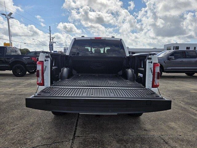 Used 2023 Star White Metallic Tri-Coat Ford LARIAT image 31