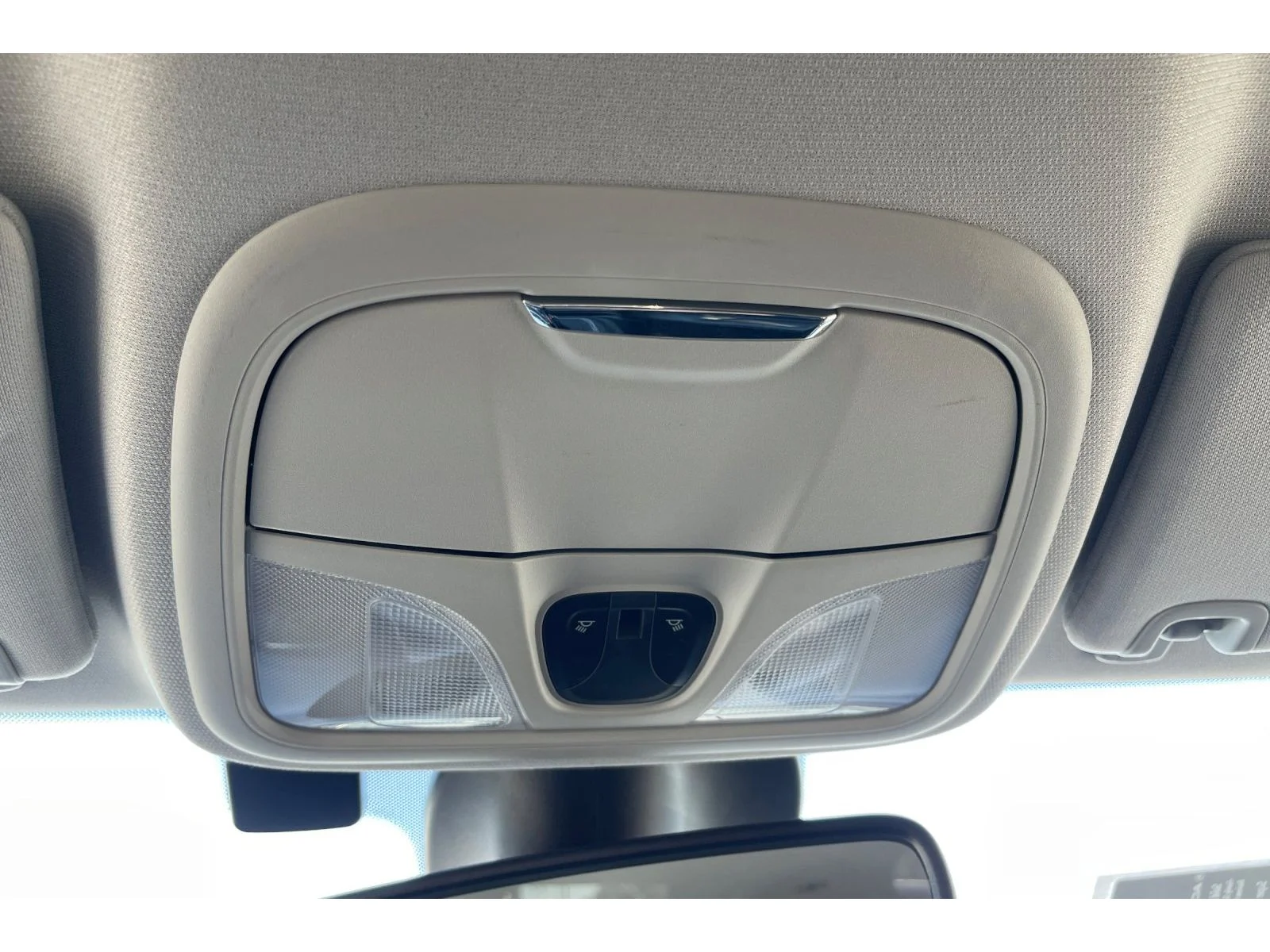 Used 2021 Diamond Black Crystal Pearlcoat Jeep Latitude Lux image 24