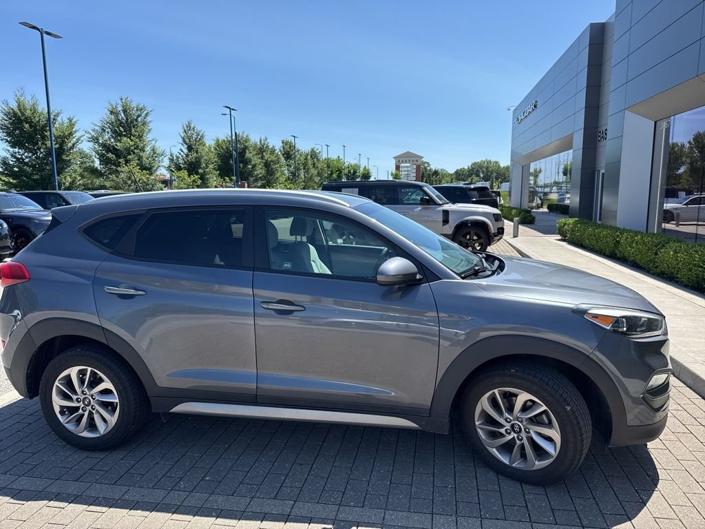 Used 2017 Coliseum Gray Hyundai SE image 4