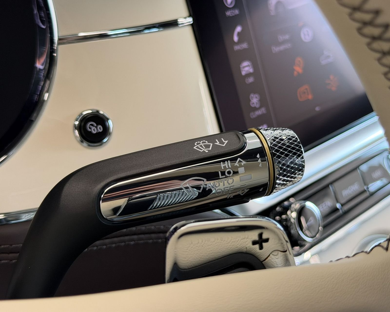 Used 2023 Brown Bentley V8 image 27