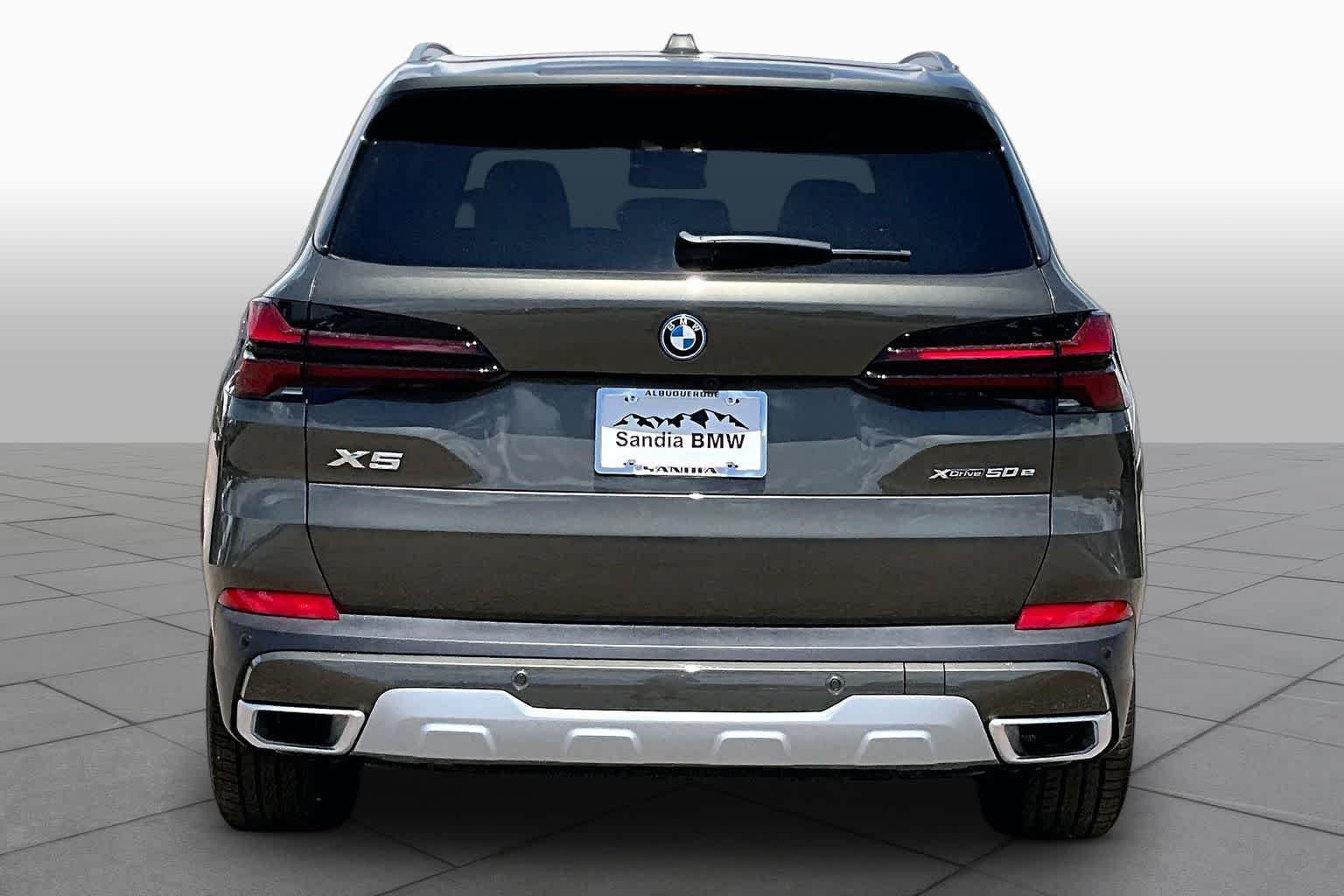New 2026 Manhattan Green Metallic BMW xDrive50e image 4