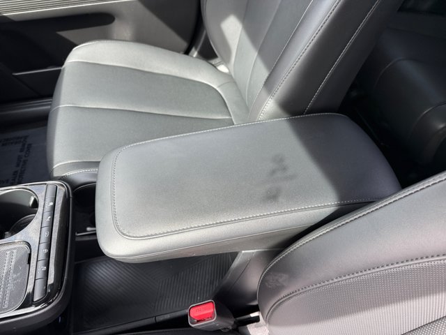 Used 2025 White Hyundai SEL image 14