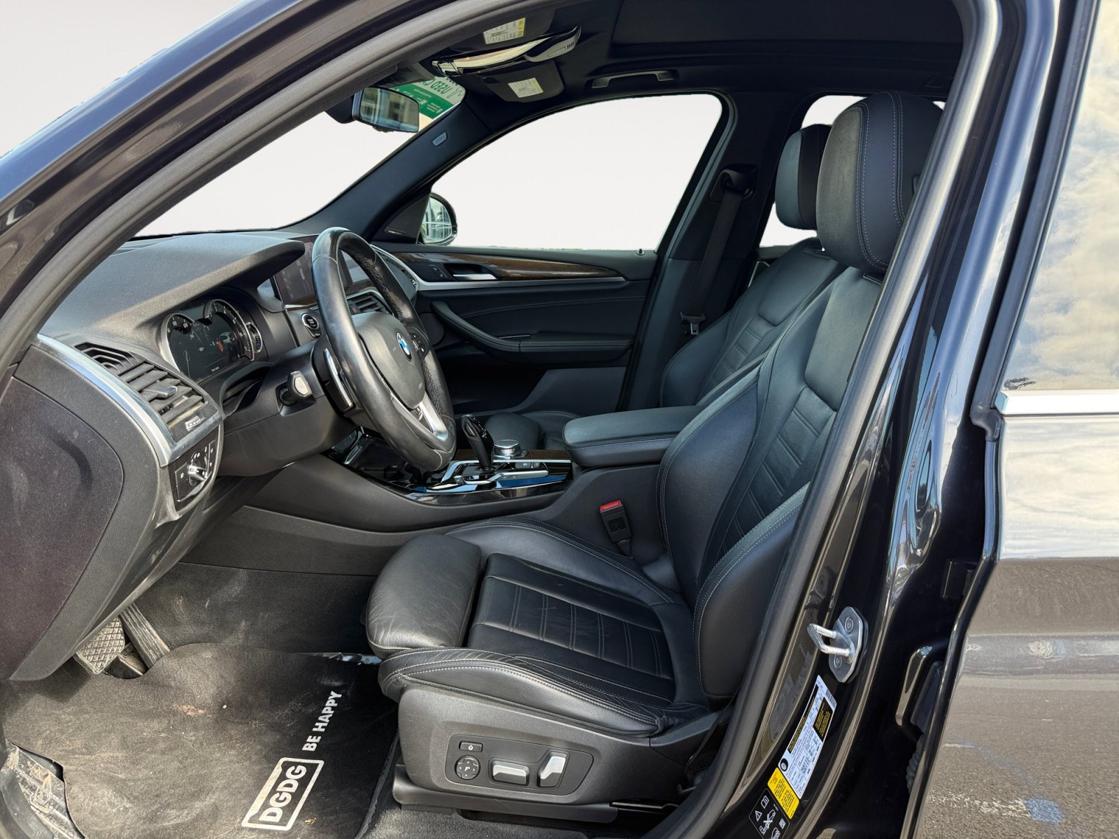Used 2019 Dark Graphite Metallic BMW xDrive30i image 10