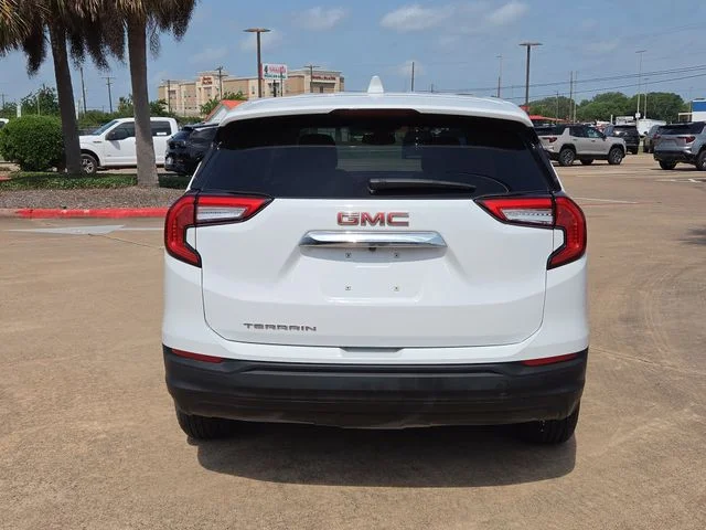 Used 2024 White GMC SLE image 6