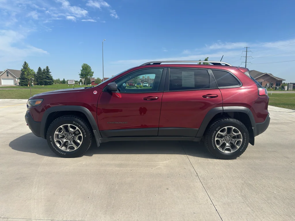 Used 2021 Velvet Red Pearlcoat Jeep Trailhawk image 1